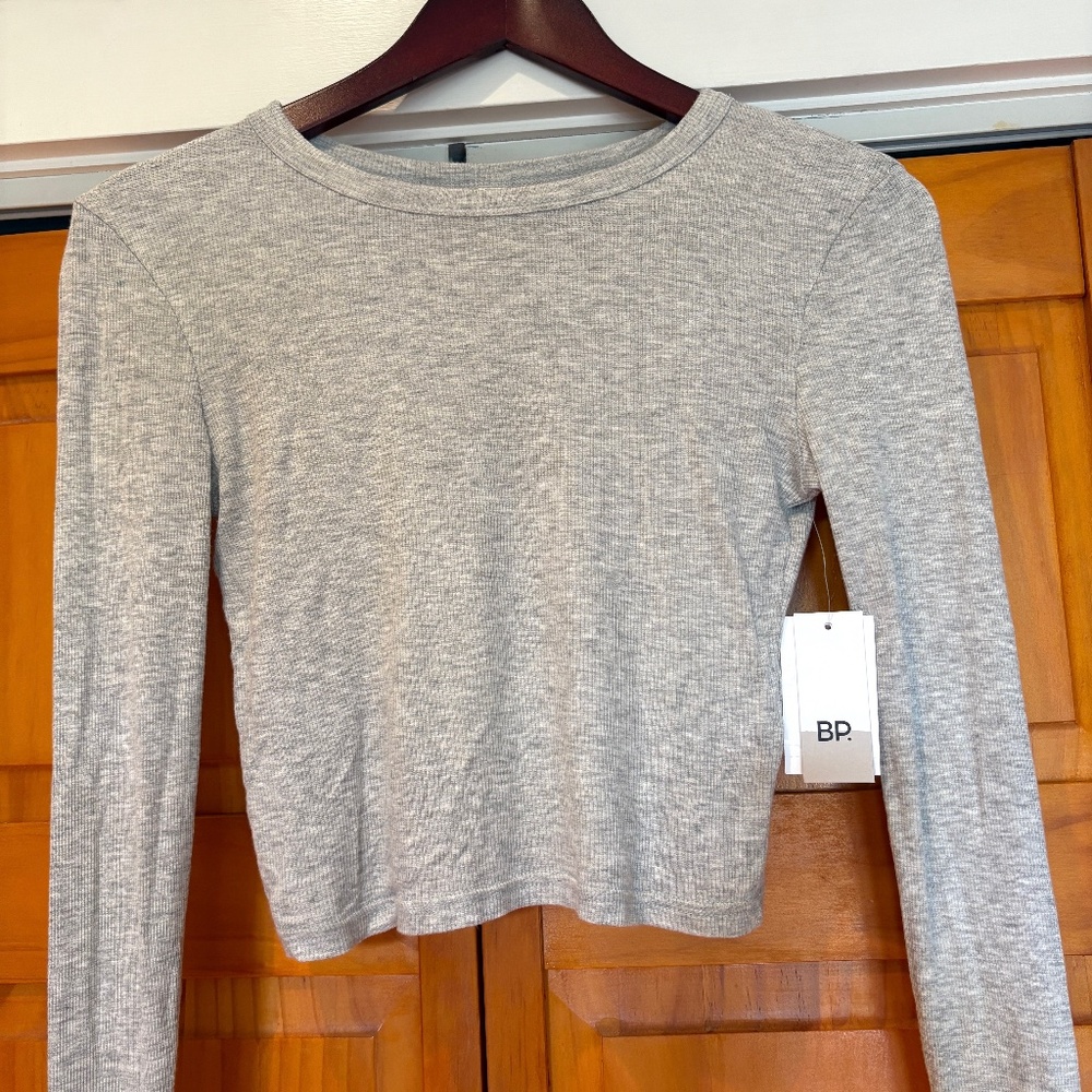 NWT BP Ribbed Long Sleeve Cropped Heathered Gray Shirt Size Medium